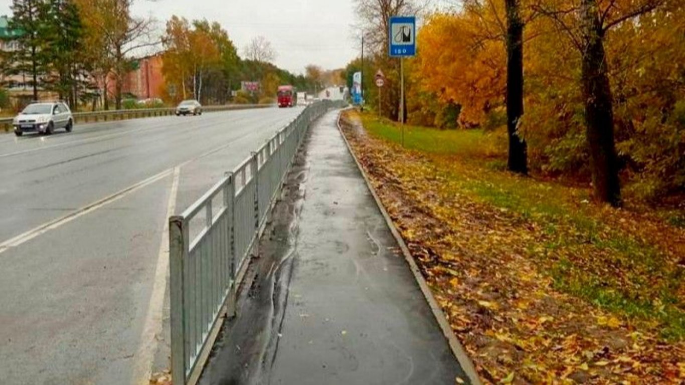 В Бронницах построили новый тротуар, который ведет к гимназии им. Пушкина.
