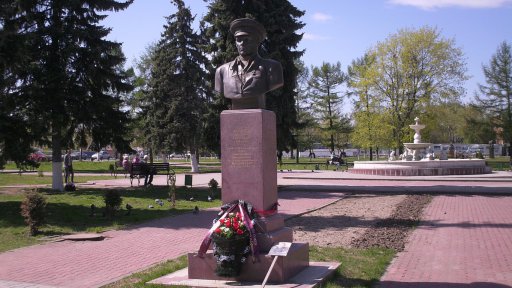Бюст Героя Советского Союза генерала армии В. Ф. Маргелова в Бронницах