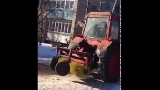 Как убирают снег в Бронницах :)