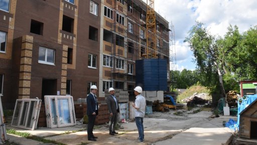 В Совхозе на Садовом возобновилось строительство пятиэтажки после трехлетнего перерыва